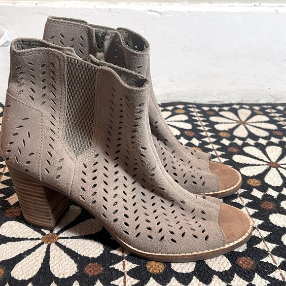 TOMS MAJORCA PEEP TOE BOOTIES WOMENS size 7.5 - Picture 2 of 5